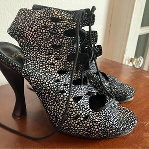 Women's John Fluevog Sz. 9 Attentions Gwen Black Devilfish Dot Lace Up Heels